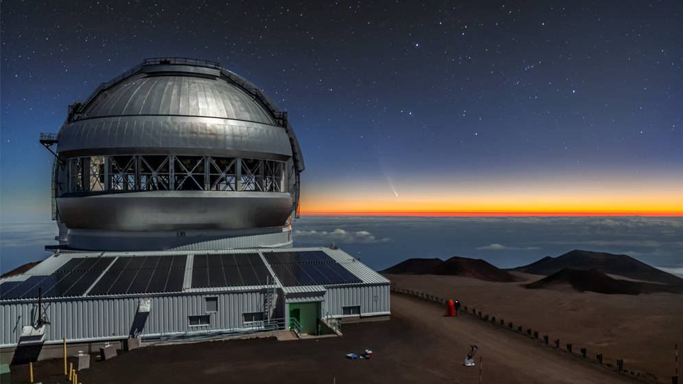 Telescopio Gemini norte con el atardecer de fondo